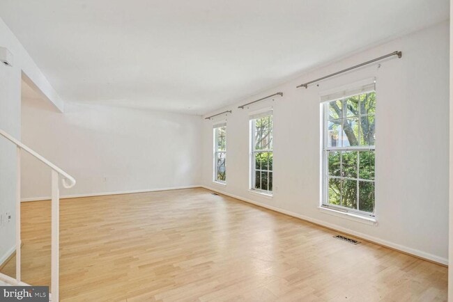 Building Photo - 9909 Hemlock Woods Ln