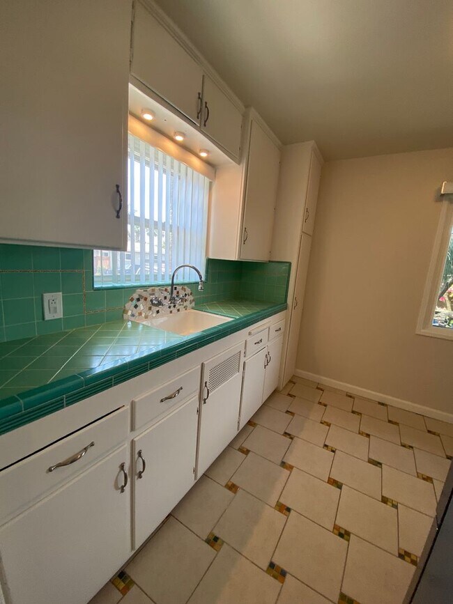 Building Photo - 2414 Monroe Ave