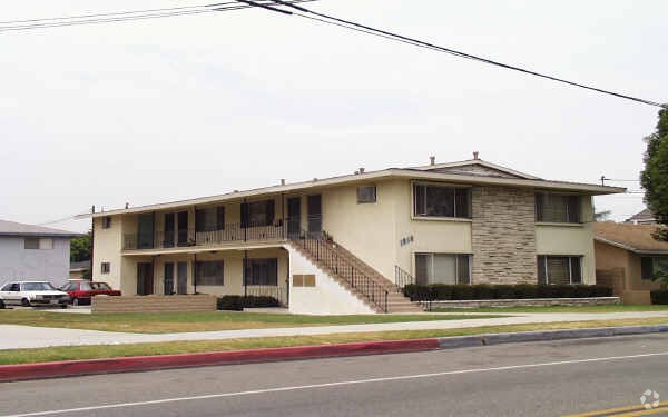 Building Photo - 1315 W North St