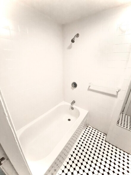 Building Photo - 56 Mozart St