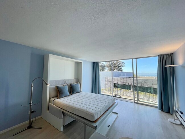 Building Photo - 1050 North Point St