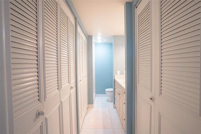 Building Photo - 250 NE 20th St