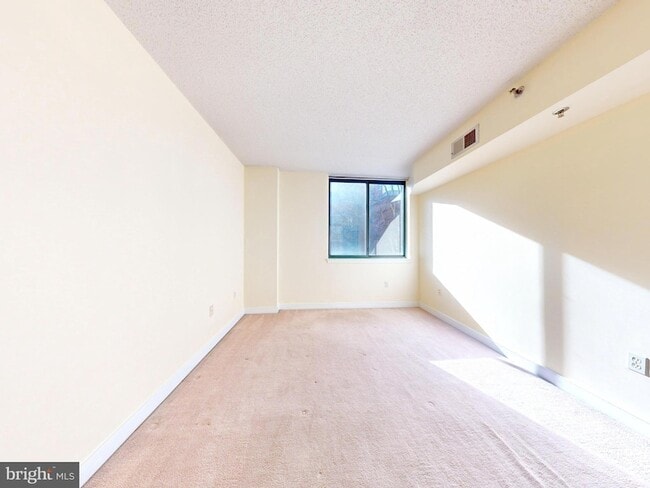 Building Photo - 1045 N Utah St