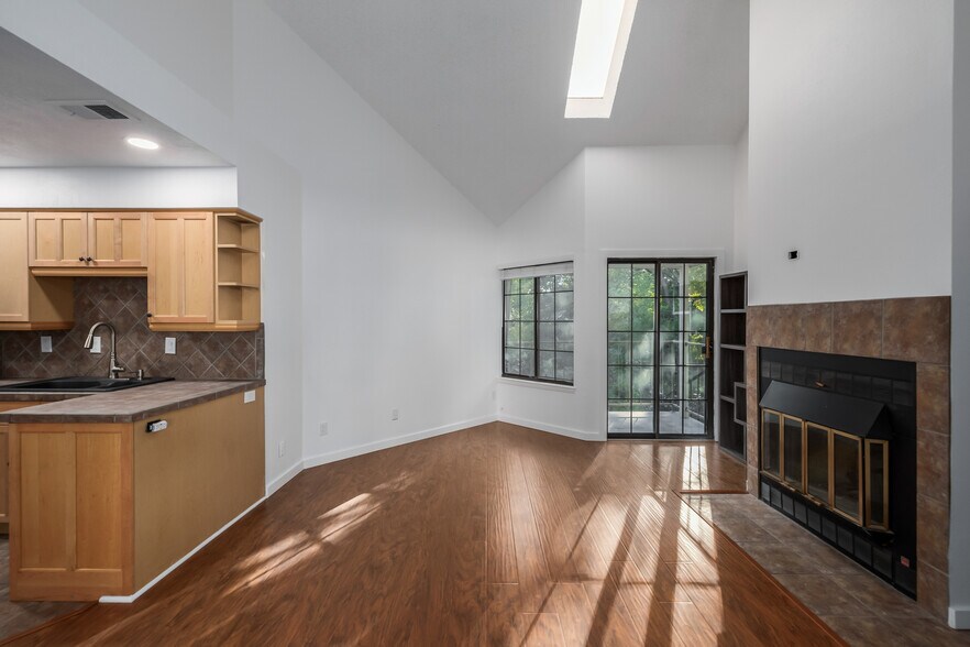 Building Photo - 4816 E Kentucky Ave