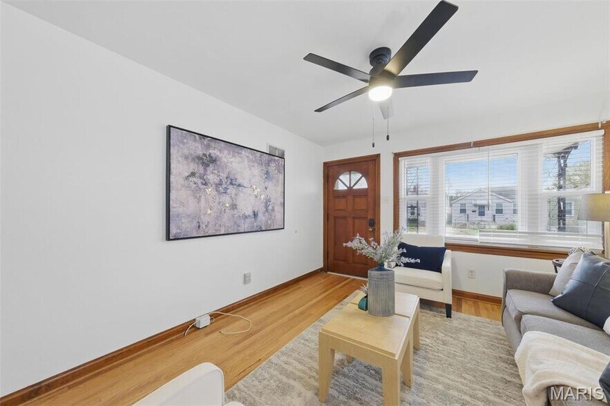 Building Photo - 6033 Fyler Ave