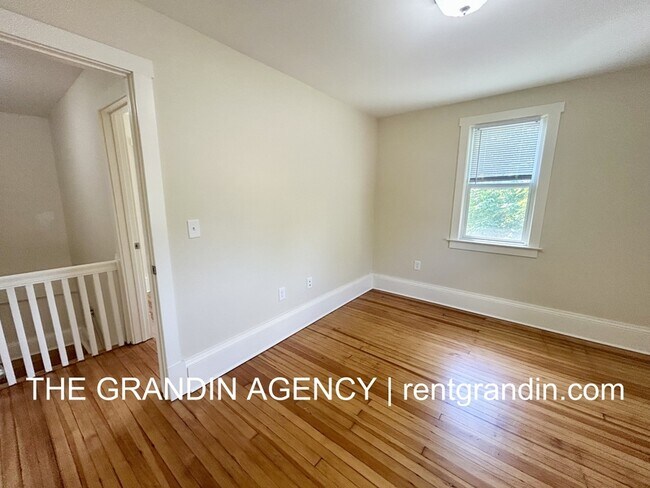 Building Photo - 1518 Wautauga St SW