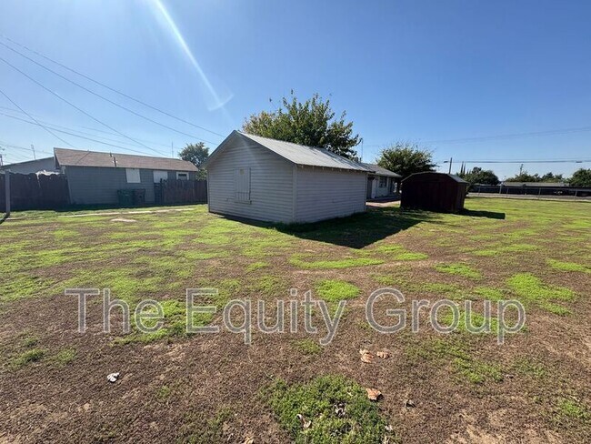 Building Photo - 457 N F St