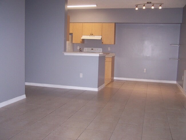 Building Photo - 10372 Fox Trail Rd S