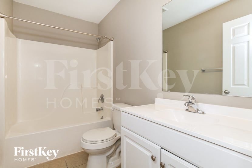 Building Photo - 977 Hathaway Dr
