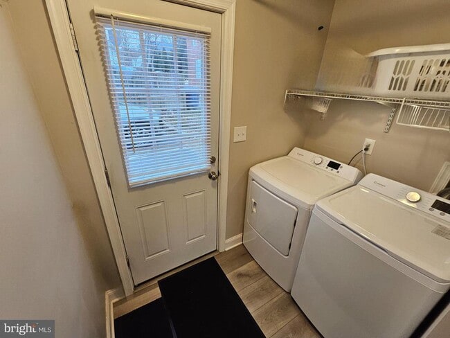 Building Photo - 404 W Wayne Ave