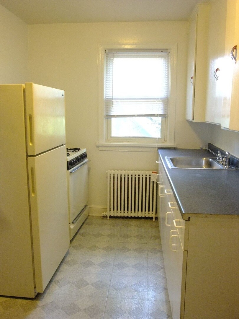 Building Photo - 8206 Greenwood Ave