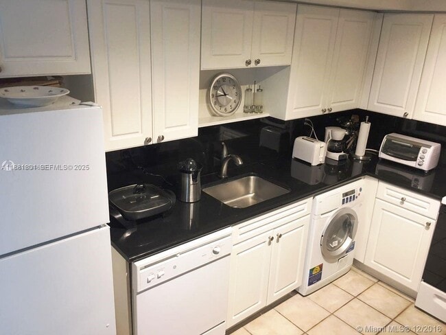 Building Photo - 2501 S Ocean Dr