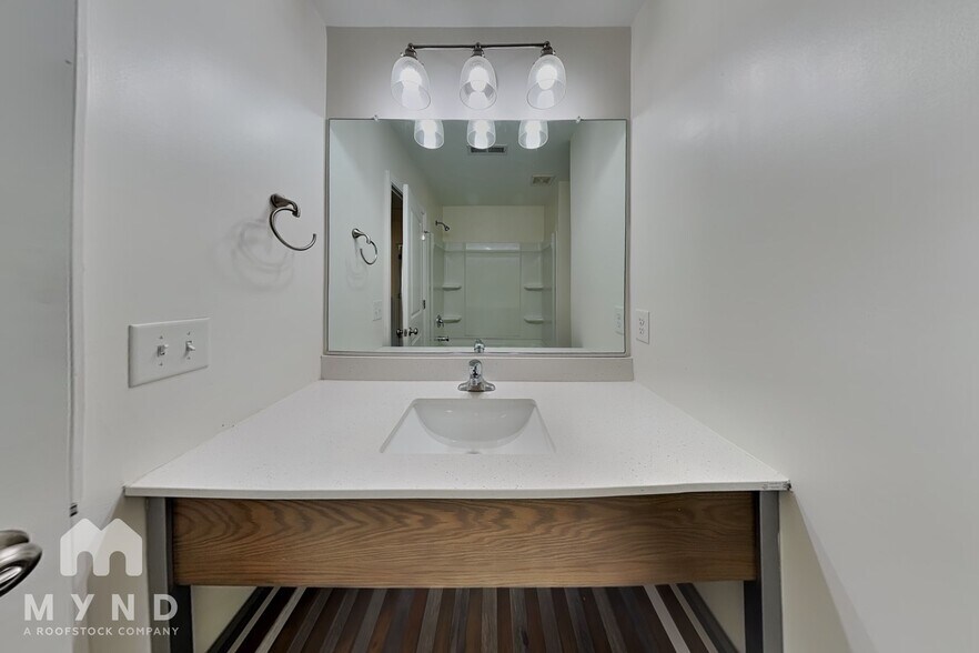 Building Photo - 2408 Eagle Creek Ct