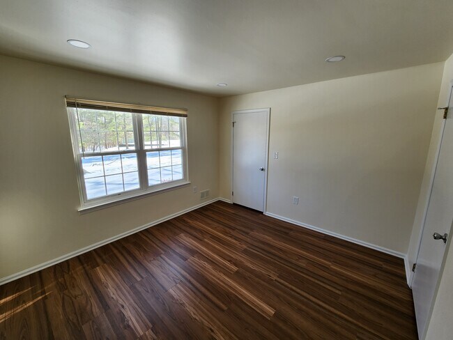 Building Photo - 33 Cypress Ct