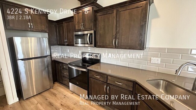 Building Photo - 4224 S Kennedy Dr