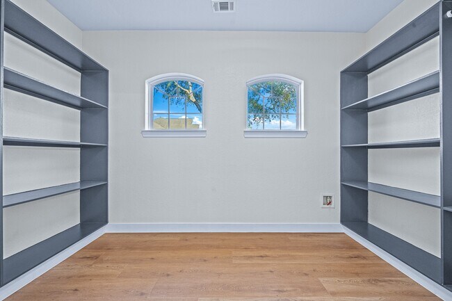 Building Photo - 14511 Middle Bluff Trail