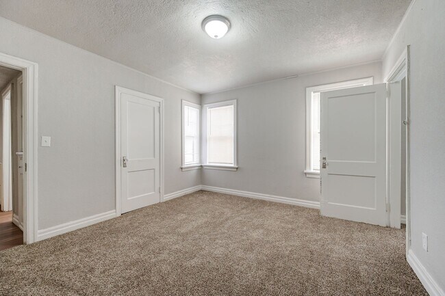 Building Photo - 817 East Dr