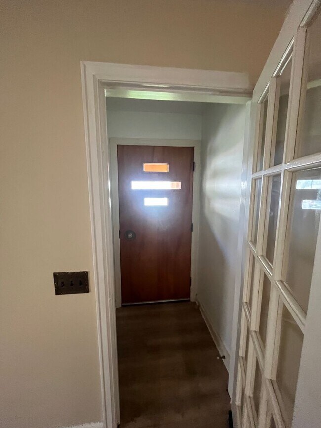 Building Photo - 3 Bedroom Home with In-Law Suite Available Near Rochester General