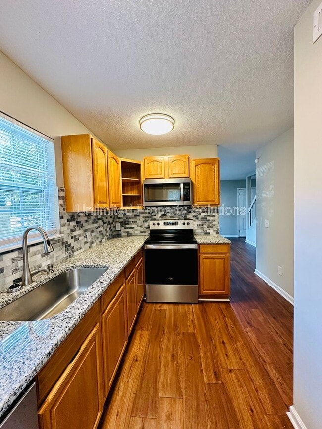 Building Photo - 811 Bonham Ave