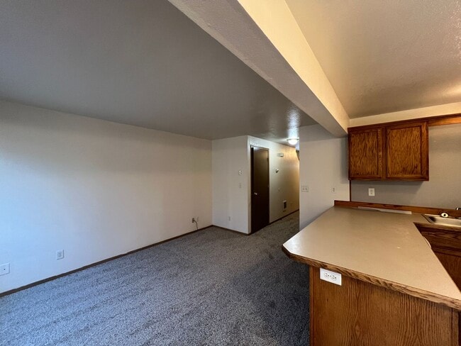 Building Photo - 123 Green Ln