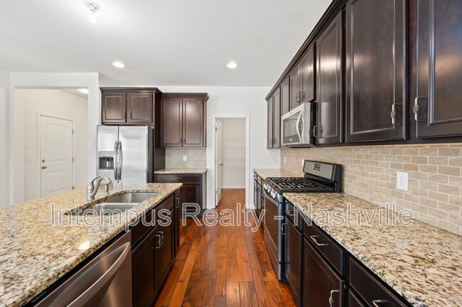 Building Photo - 2637 Miranda Dr