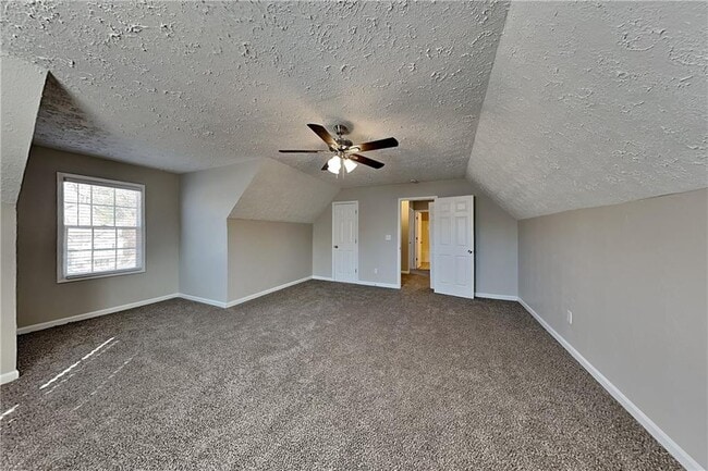 Building Photo - 11 Emerald Ct