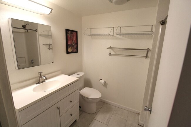 Building Photo - Kihei Shores - Furnished 2 Bed/2Bath Condo - Pool and Hot Tub - 2 Parking Spaces