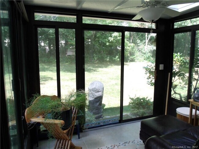 Building Photo - 44 Oak Forest Dr
