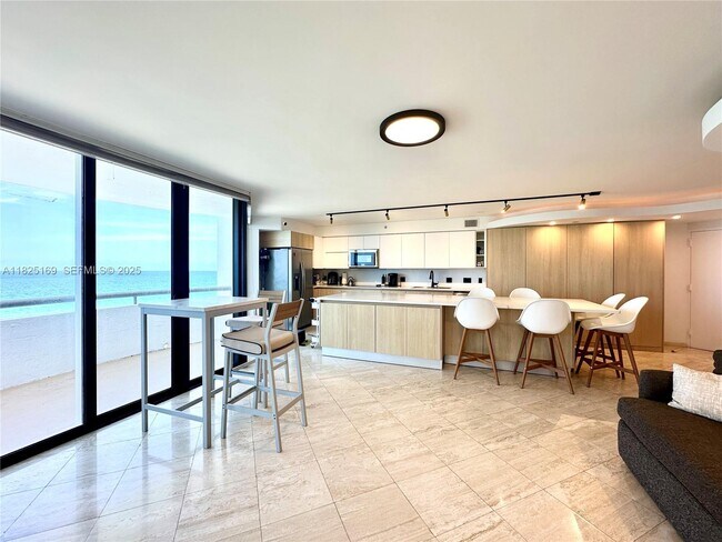 Building Photo - 15645 Collins Ave