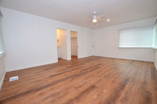 Building Photo - 4Bedroom 3.5 Bathrooms single family home