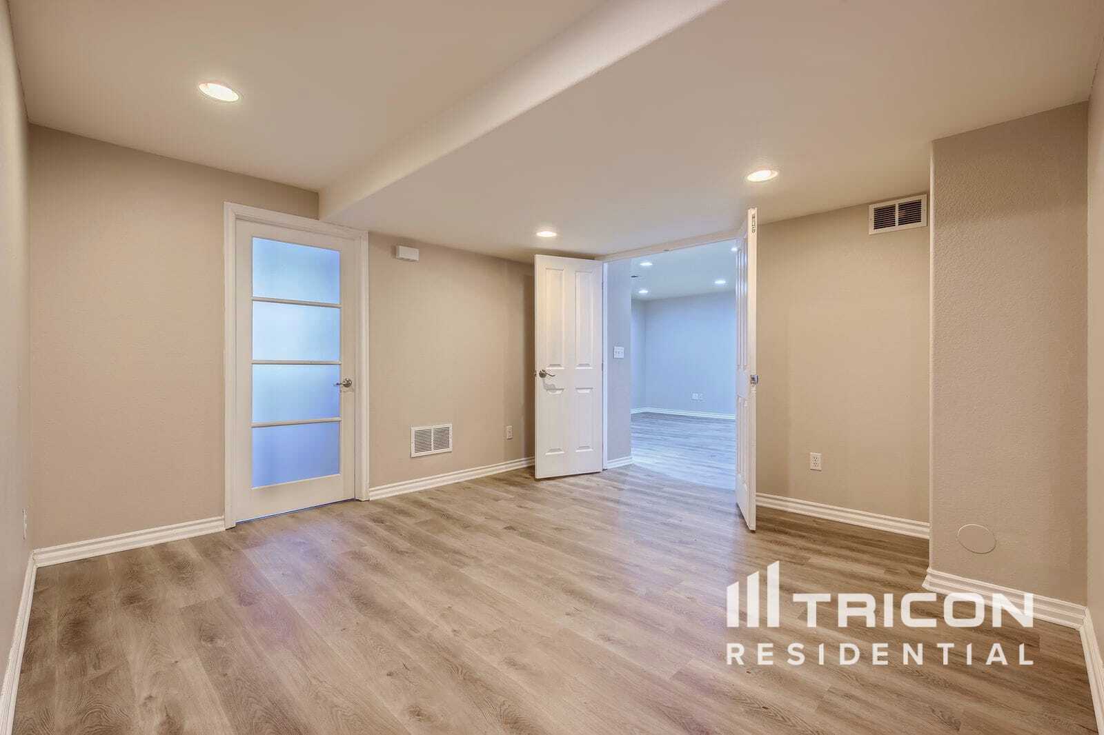 Building Photo - 5400 Cloverbrook Cir