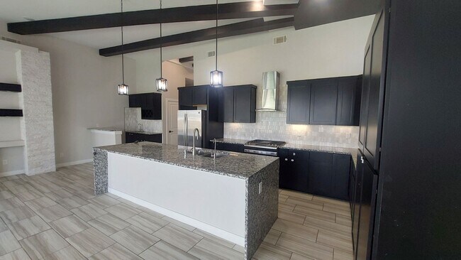 Building Photo - Beautiful 4 bedroom 2.5 bathroom home! READY NOW