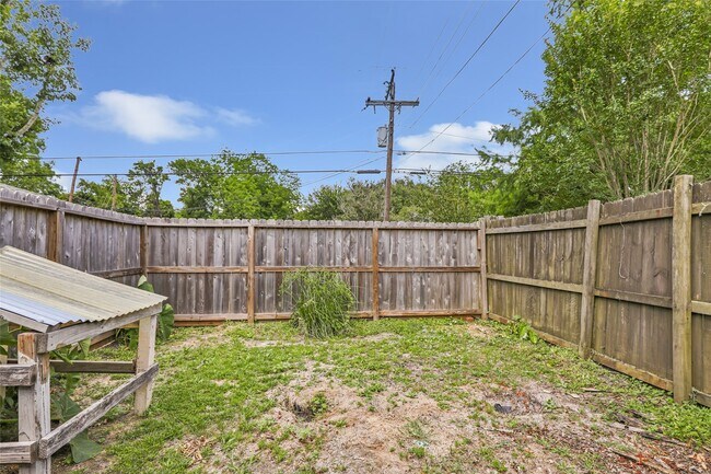 Building Photo - 2198 N Winfree St