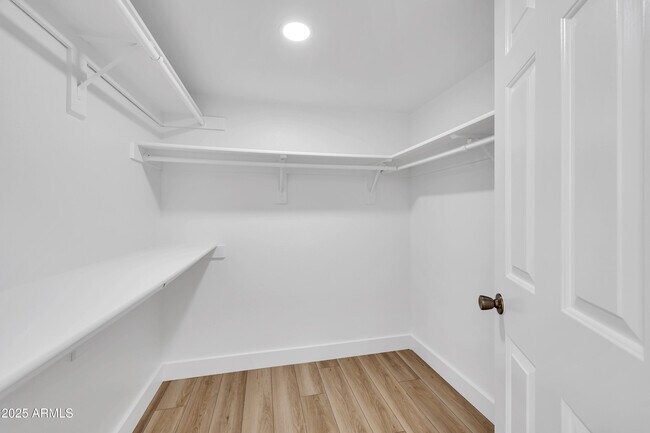 Building Photo - 5302 W Cheryl Dr