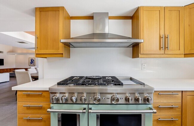 Building Photo - 8101 E Del Timbre Dr