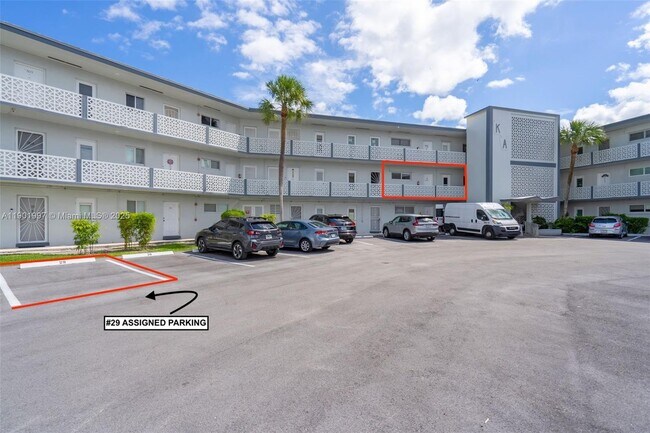 Building Photo - 13105 Ixora Ct