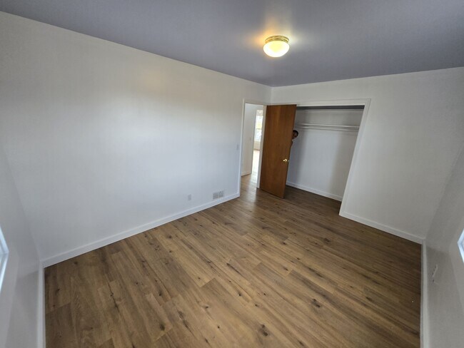 Building Photo - 11 Ball Ln