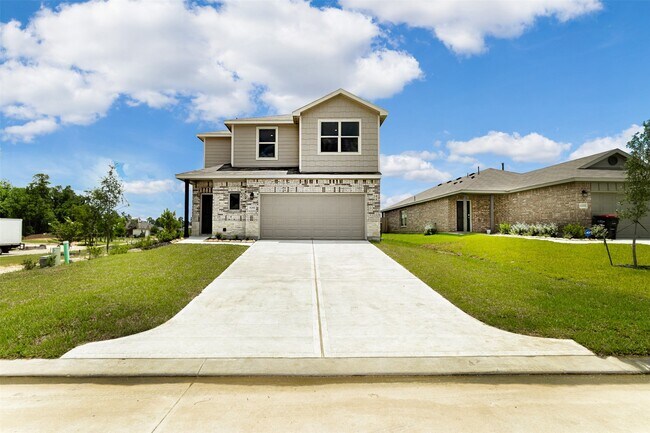 Building Photo - 8205 Red Spruce St