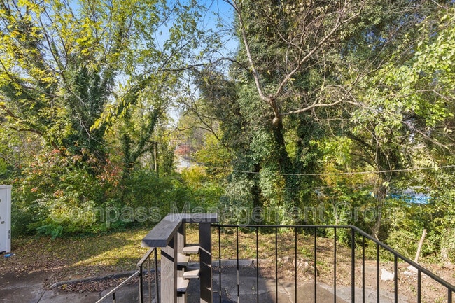 Building Photo - 3227 E 5th Ave