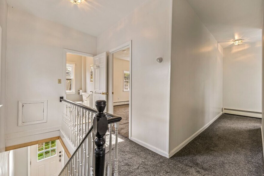 Building Photo - 83 Richardson St