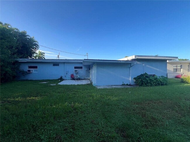 Building Photo - 23476 Harper Ave
