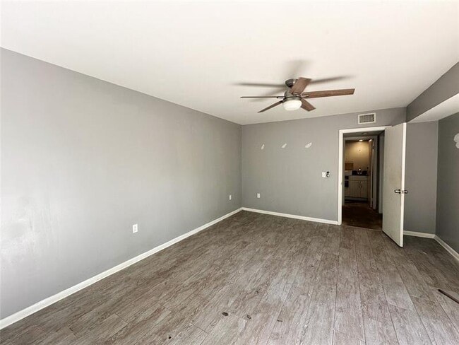 Building Photo - 1700 Embassy Dr