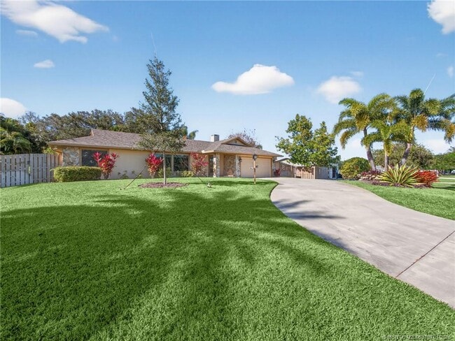 Building Photo - 3055 SE Glasgow Dr