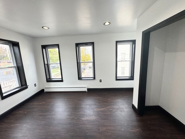 Building Photo - STRA509