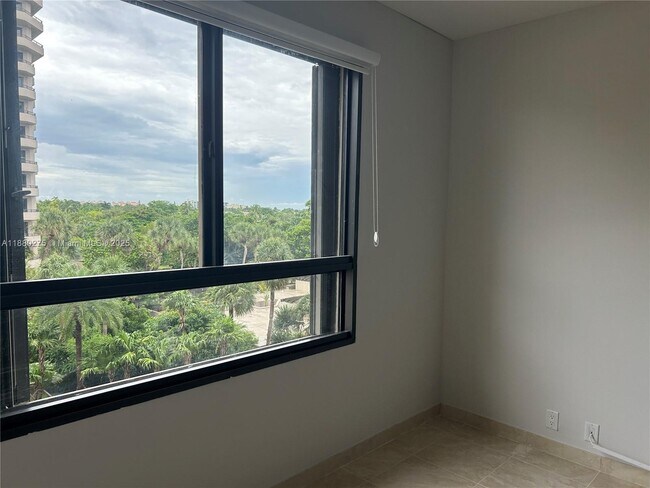 Building Photo - 251 Crandon Blvd