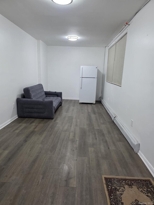 Building Photo - 400 Crescent St.