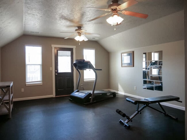 Building Photo - 151 Cub St W