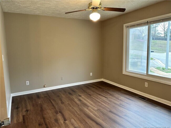 Building Photo - 1542 Londonderry Pl