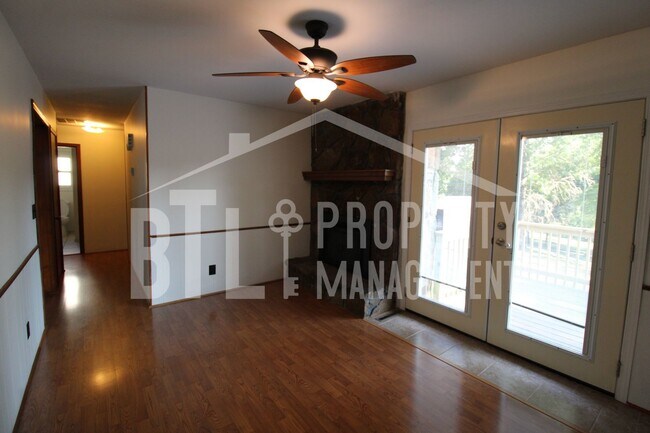 Building Photo - Charming 3-Bedroom Home in Branson – Great...