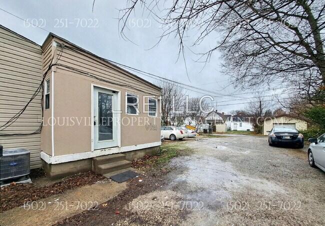 Building Photo - 1747 E Oak St